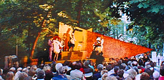 Iz Maglow: OPEN-AIR STAGE DESIGN